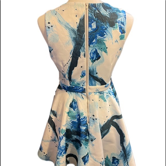 LULUS WHITE AND BLUE FLORAL COCKTAIL DRESS WITH PLUNGING NECKLINE - Picture 4 of 8